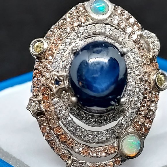 Star Sapphire - Sun and Moon Motif Sparkling Ring - Picture 2 of 4